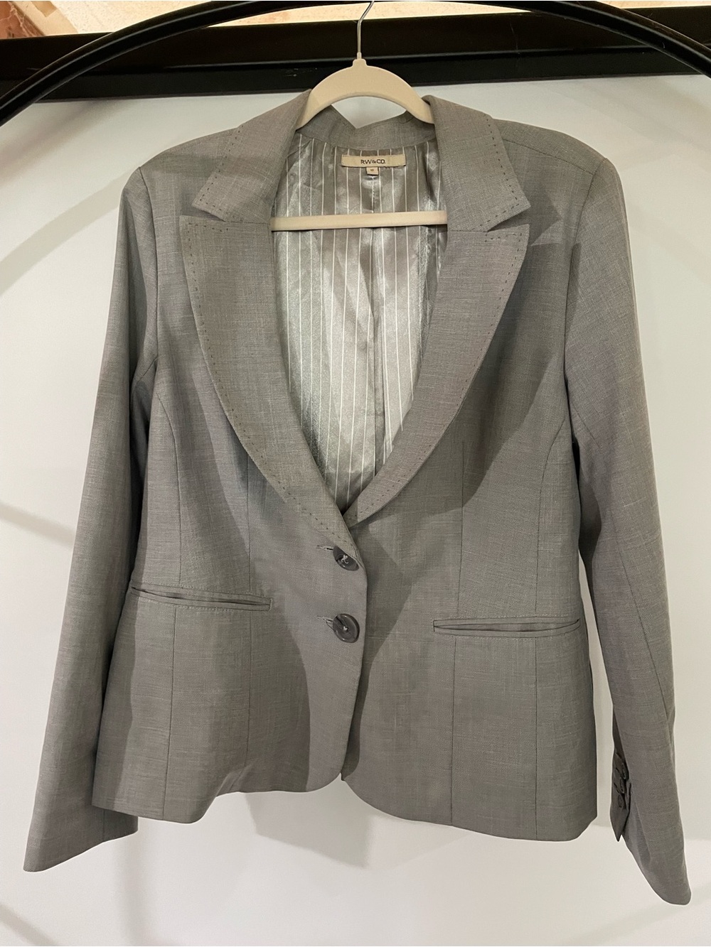 RW&CO. Women's Light Grey Two-Button Tailored Blazer
